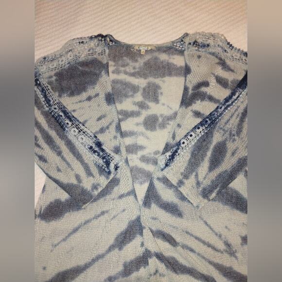 Gimmicks by BKE Blue Watercolor Boho Open Front Cardigan with Crochet Trim - Picture 5 of 8